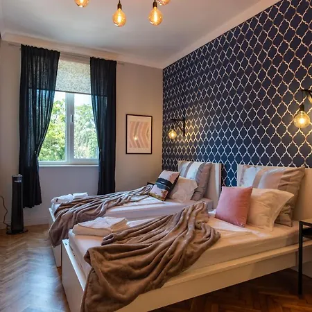 Apartman Midnight Blue